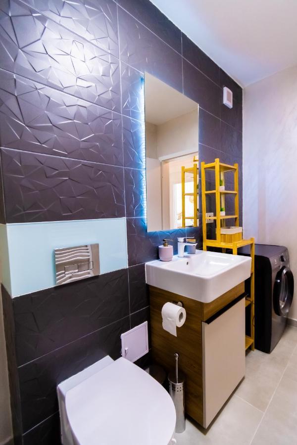 Brown Bear Apt. Boho Style Bedroom W/ City View & Free Parking Braşov Buitenkant foto