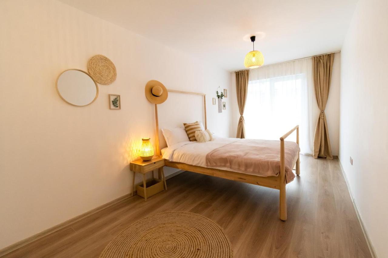 Brown Bear Apt. Boho Style Bedroom W/ City View & Free Parking Braşov Buitenkant foto